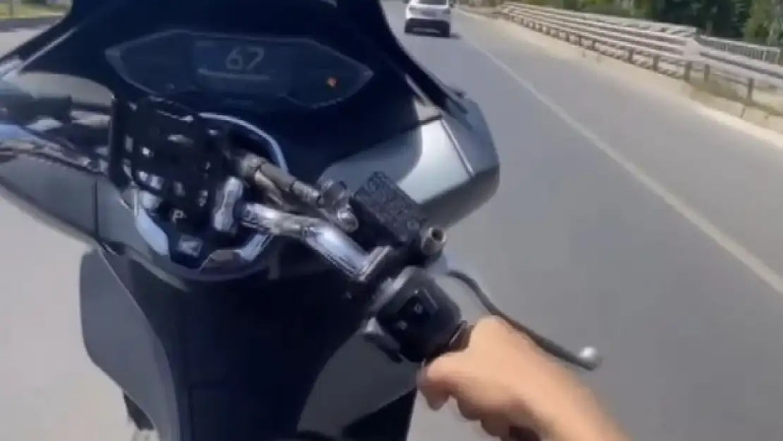 Trafiği tehlikeye düşüren motosikletliye 15 bin lira ceza kesildi