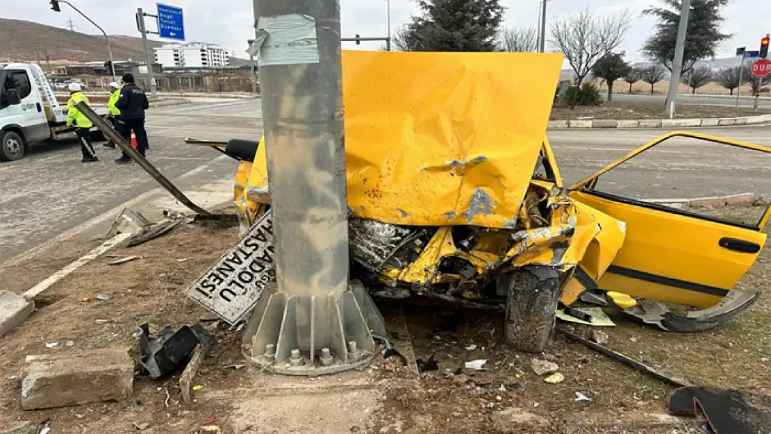 Trafik kazası: 1'i ağır 3 yaralı