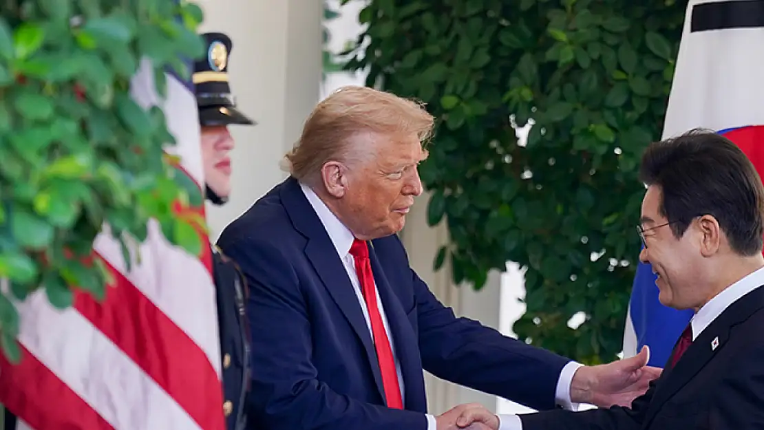 Trump'ın elindeki morluk hakkında Beyaz Saray'dan açıklama