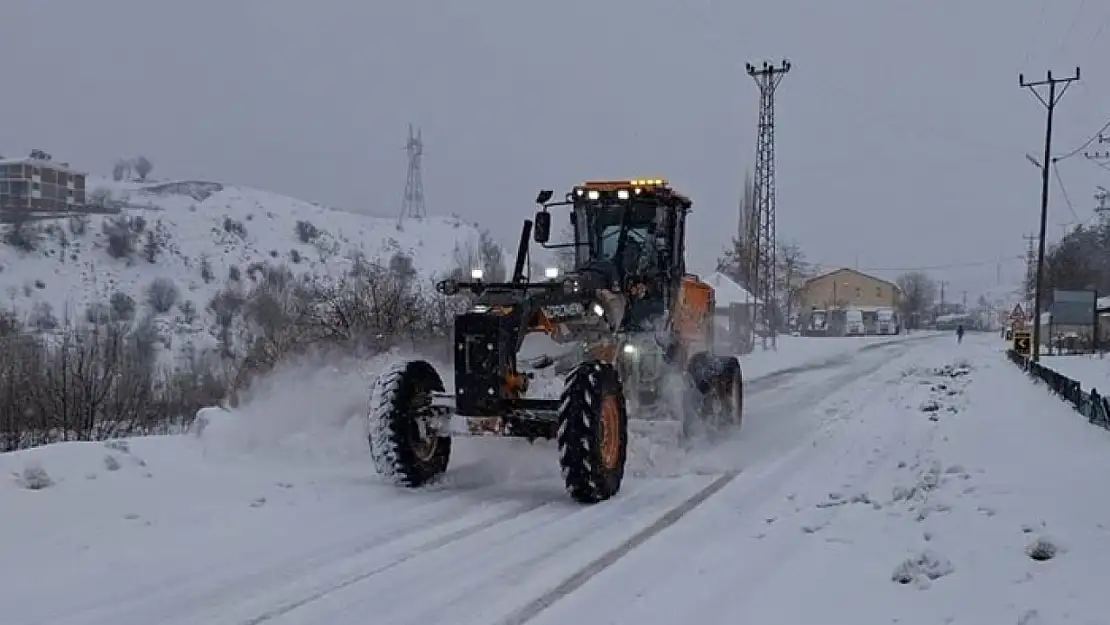 Tunceli'de kar yağışı etkili oldu