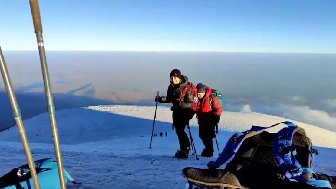 Turistler 4 bin 200 rakıma çıkmak için uğraşıyor