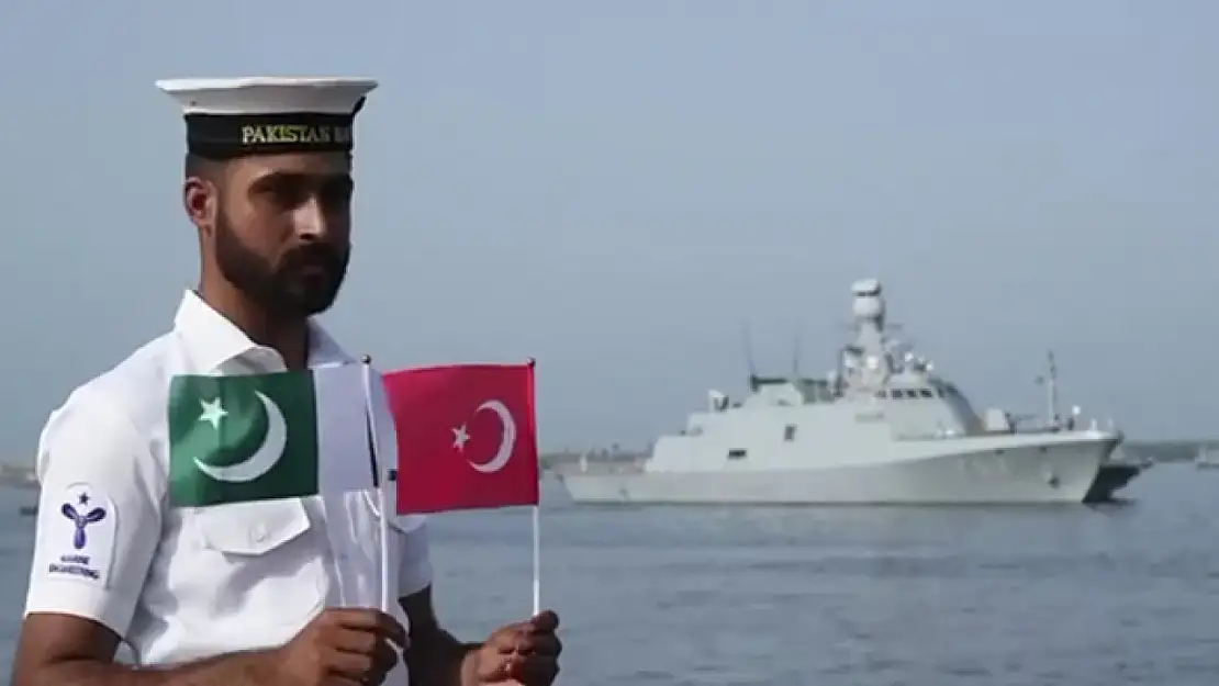 Türk savaş gemisi 'TCG BÜYÜKADA' Pakistan'da