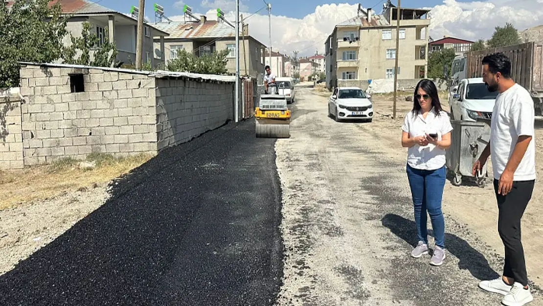 Tuşba Belediyesi Fen İşleri Müdürü, yol çalışmalarını inceledi