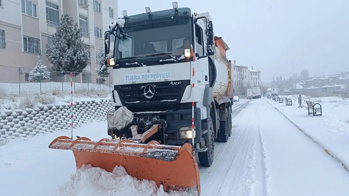 Tuşba Belediyesi'nden karla mücadele çalışması