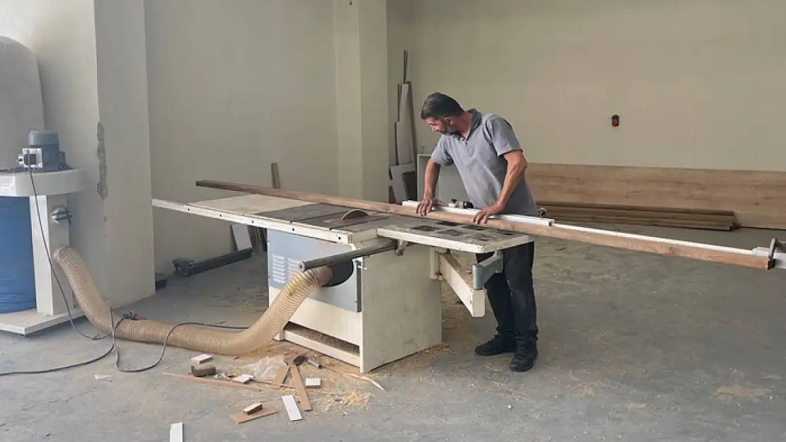 Tuşba Belediyesi parklardaki masaların tamiratı için hazırlıkları tamamladı