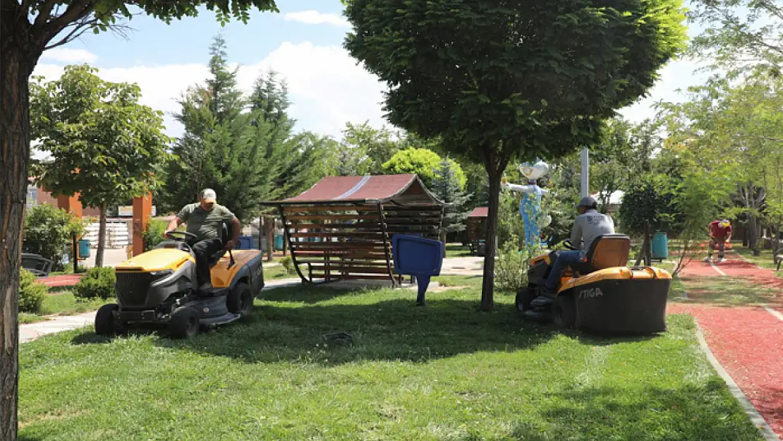 Tuşba Belediyesi parkları güzelleştiriyor