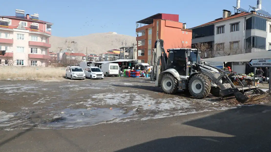 Tuşba Belediyesi temizlik çalışmalarını sürdürüyor