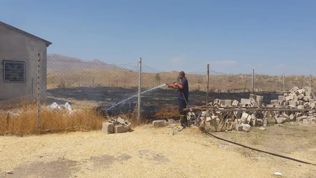 Tuşba'da anız yangını