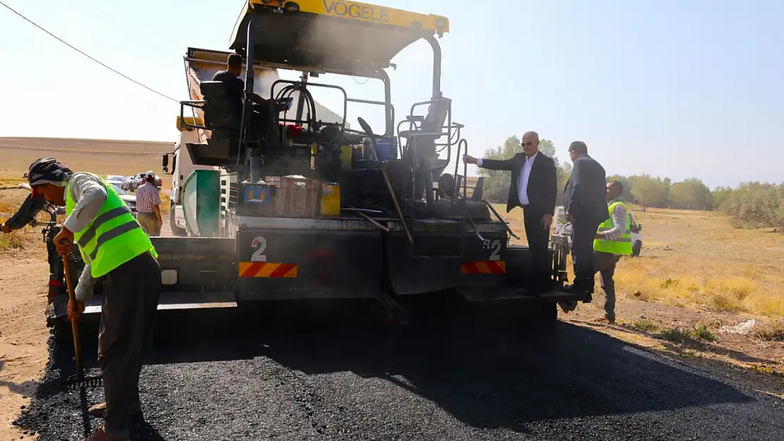 Tuşba'da asfalt çalışması devam ediyor