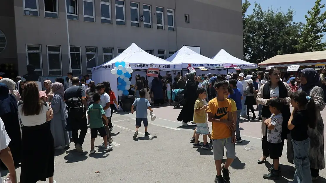 Tuşba'da öğrencilerin mezuniyetlerine destek