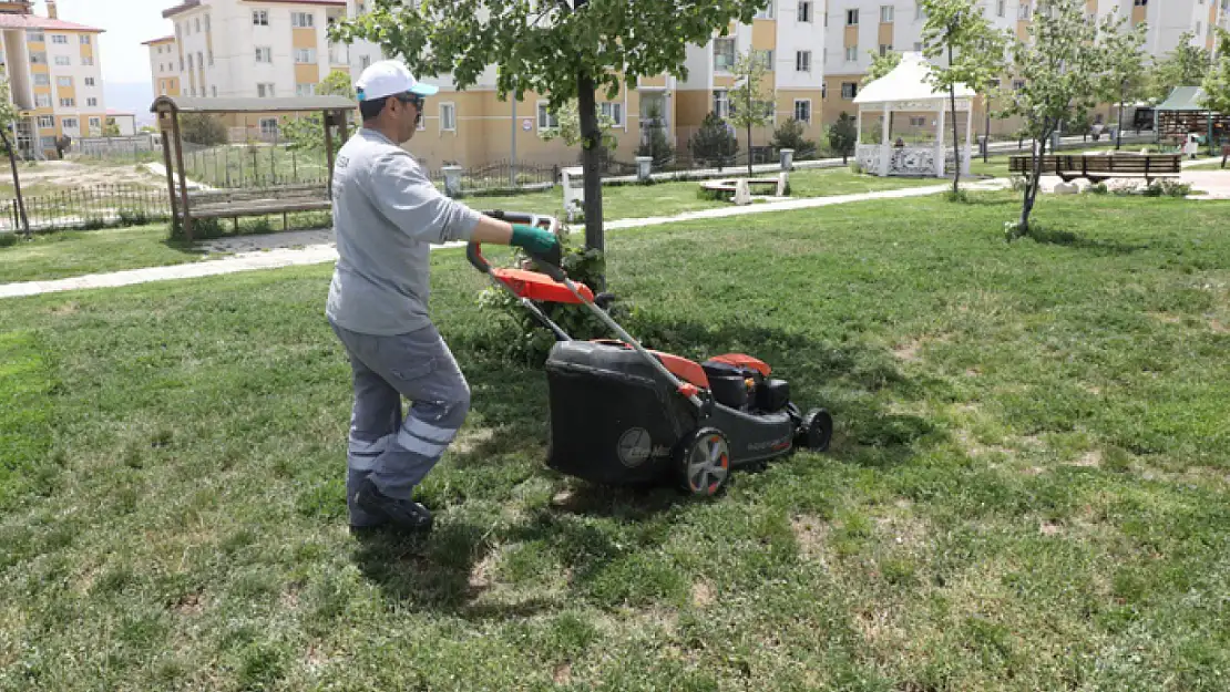 Tuşba'da parklarda bakım onarım çalışması