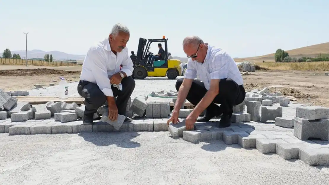 Tuşba'da yapılmayan yol kalmadı!