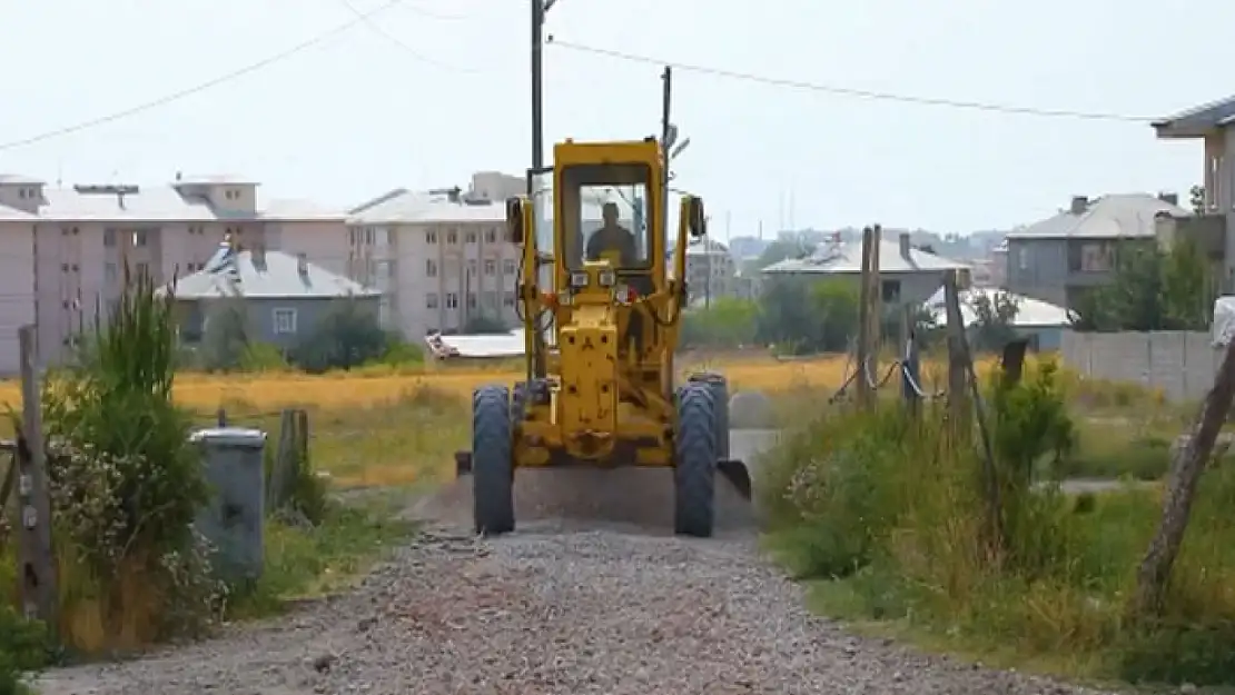 Tuşba'da yol çalışmaları devam ediyor