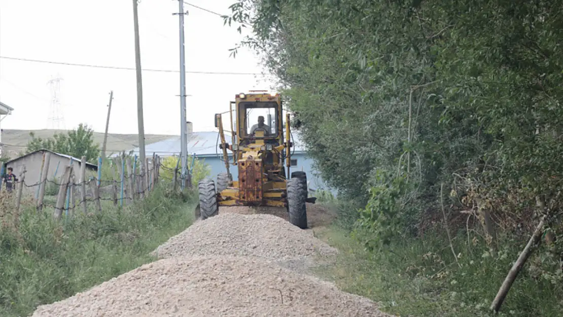 Tuşba'da yol çalışmaları devam ediyor