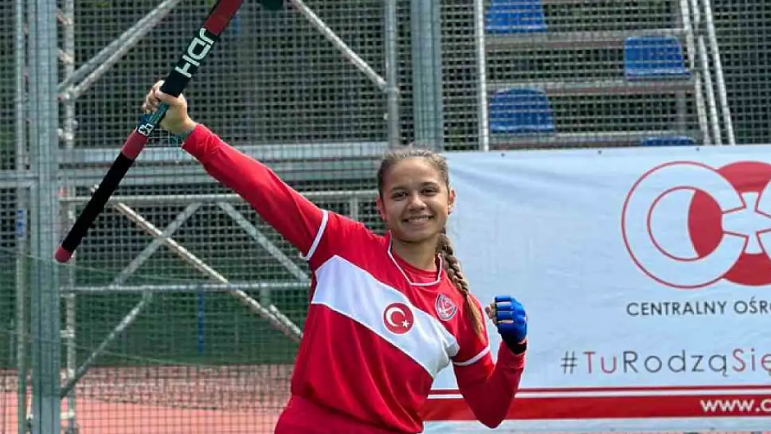 Ümit Milli Kadın Hokey Takımı'nın yarısı Muğlalı sporculardan oluştu