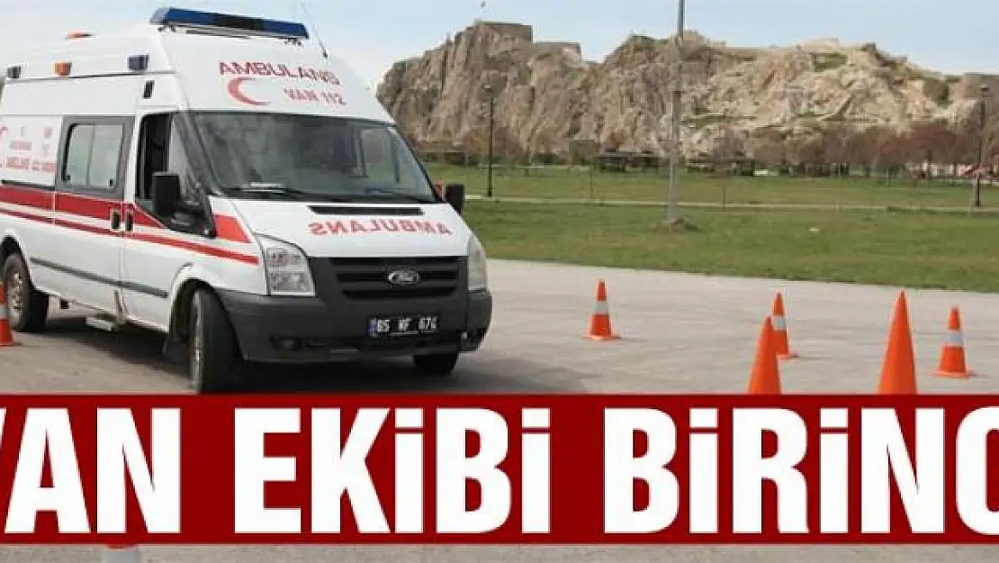 Van ekibi 'Uluslararası Ambulans Rallisi'nde birincilikle ayrıldı 