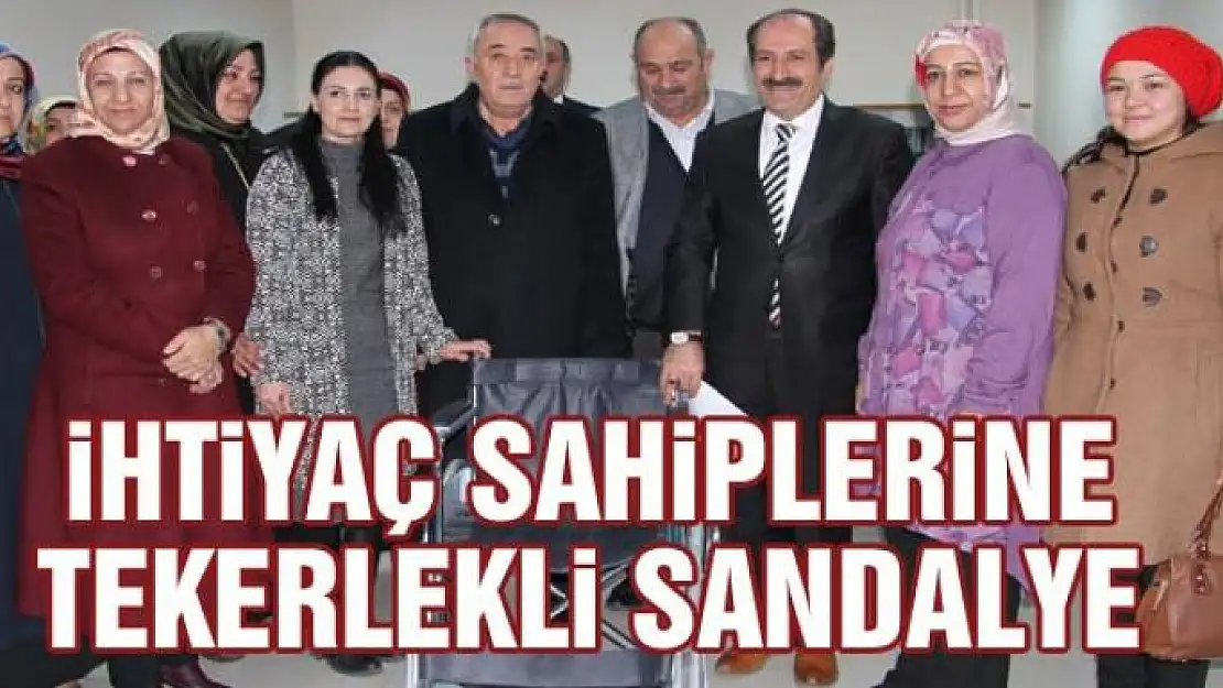 AK Parti'den ihtiyaç sahiplerine tekerlekli sandalye