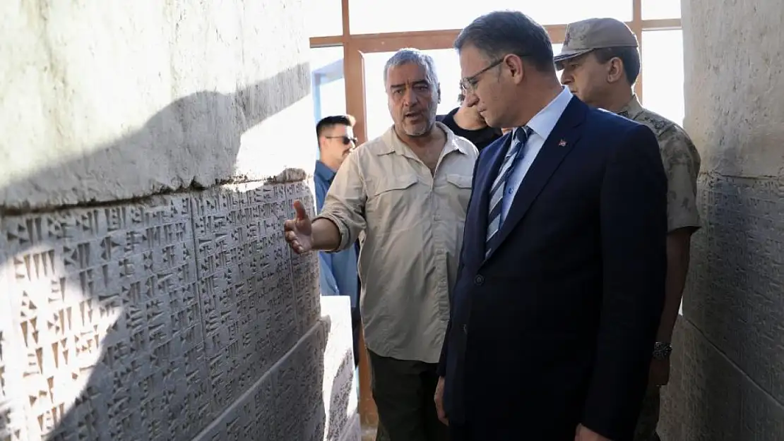 Vali Balcı, Ayanıs Kalesi'ndeki kazı çalışmalarını inceledi