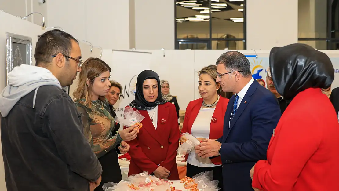 Vali Balcı'dan '100 Kadın 100 Emek' sergisine ziyaret