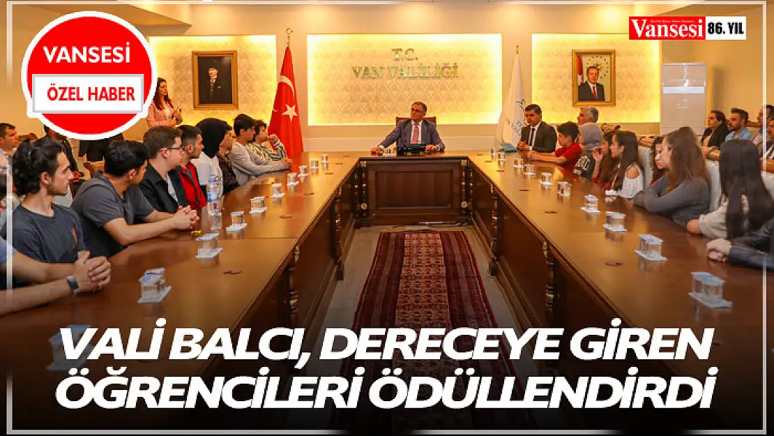 Vali Balcı, dereceye giren öğrencileri ödüllendirdi