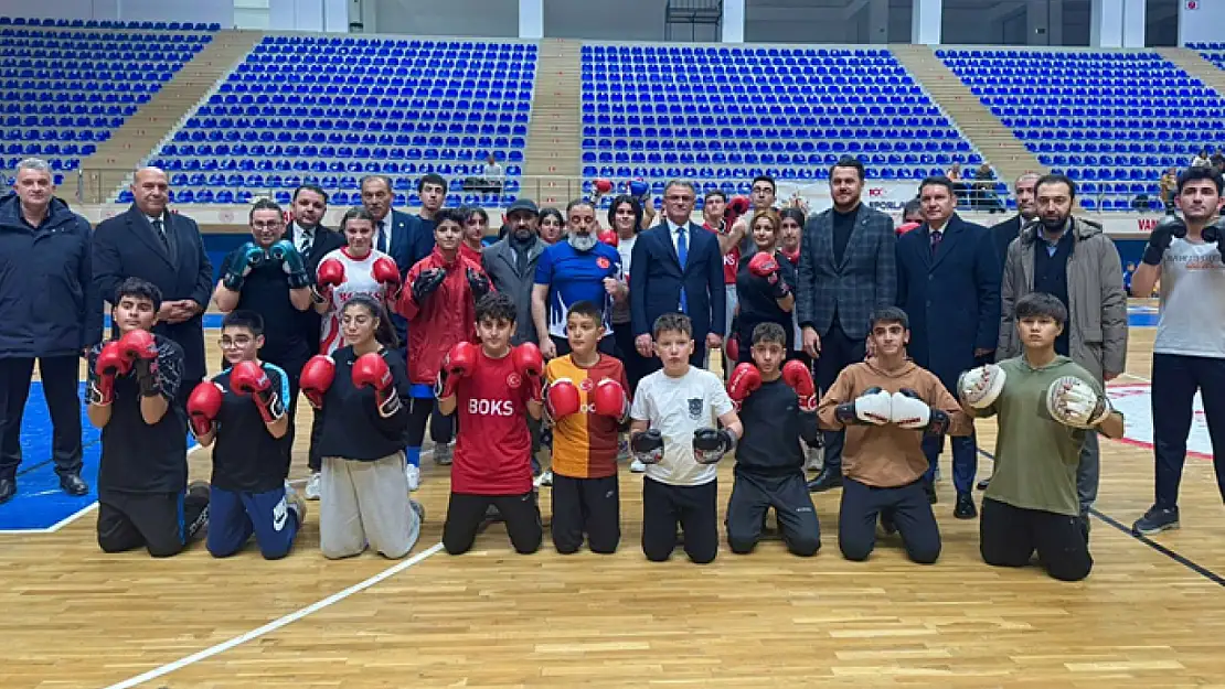 Vali Balcı, Edremit'te sporcularla buluştu