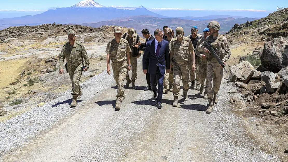 Vali Balcı, Üs Bölgesi ve Hudut Karakolunda incelemelerde bulundu