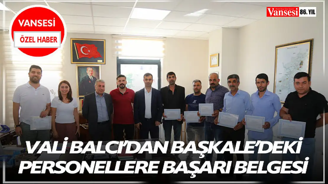 Vali Balcı'dan Başkale'deki personellere başarı belgesi