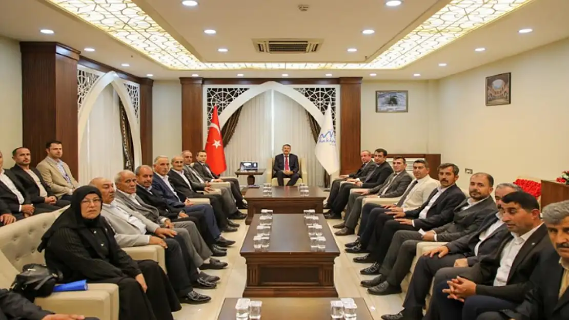 Vali Çelik, Şemdinli muhtarlarıyla bir araya geldi