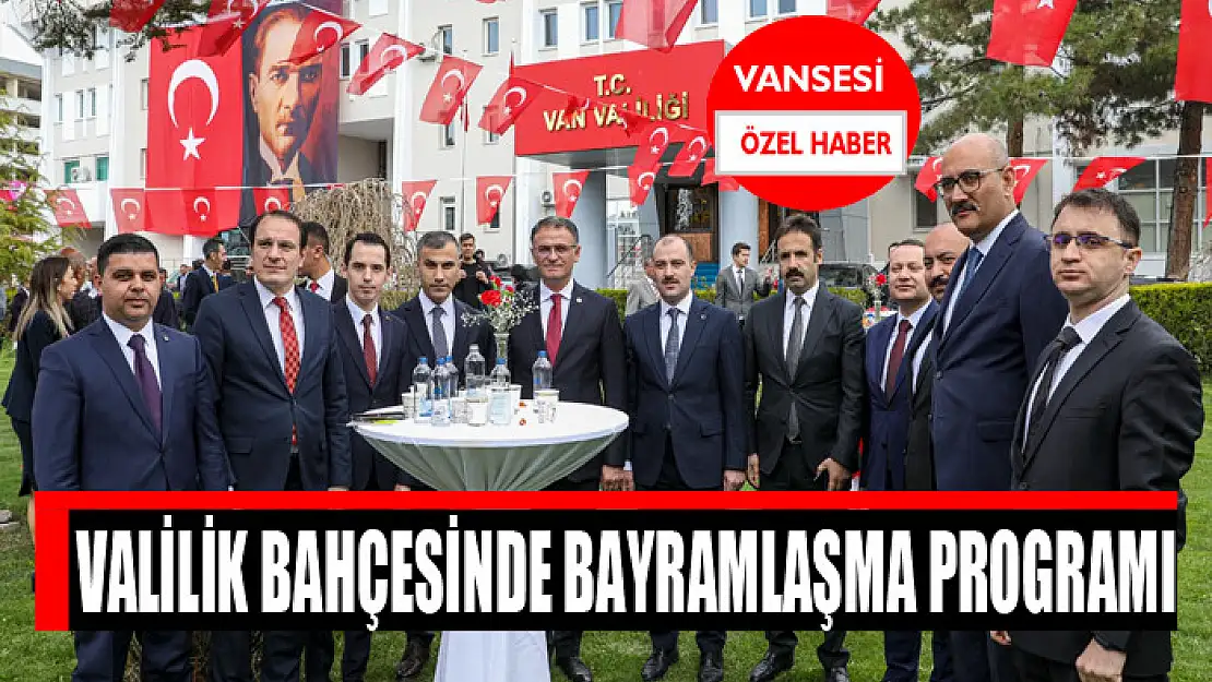 Valilik bahçesinde bayramlaşma programı