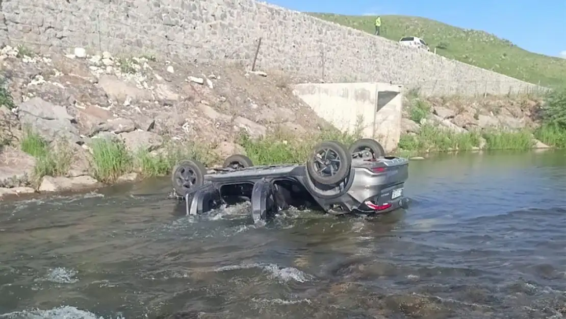 Van'a gelirken feci kaza! 3 kişi hayatını kaybetti