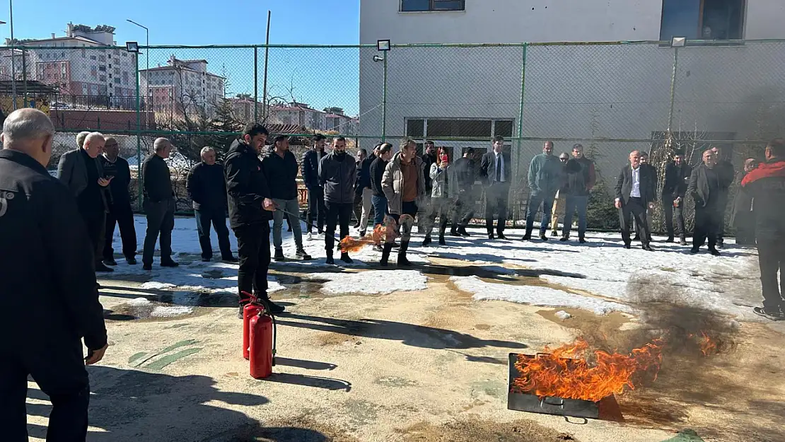 Van AFAD'dan kamu personeline afet ve yangın eğitimi