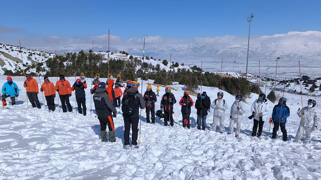 Van AFAD, Erzincan'da çığ eğitimi verdi