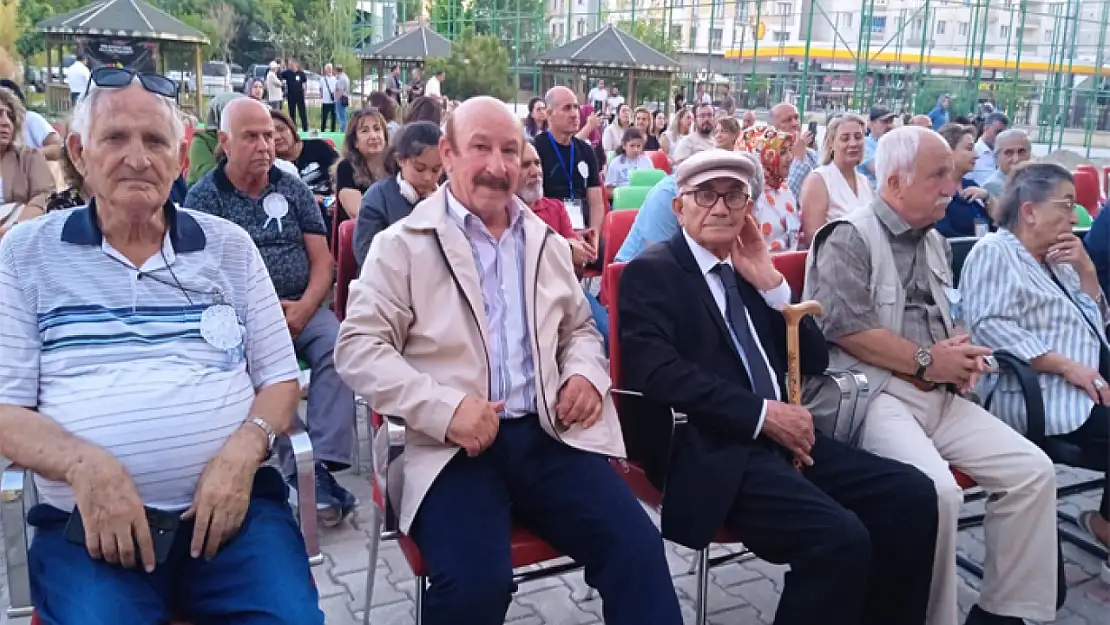 Van Atatürk Lisesi mezunları eski günleri yad etti
