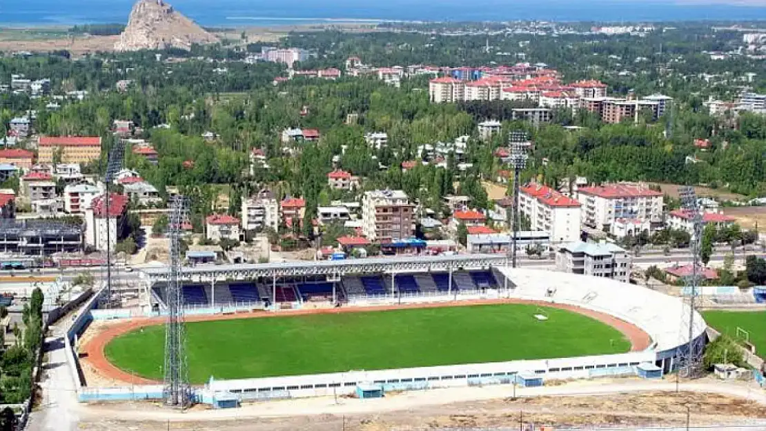 Van Atatürk Şehir Stadı gece maçlarına hazır