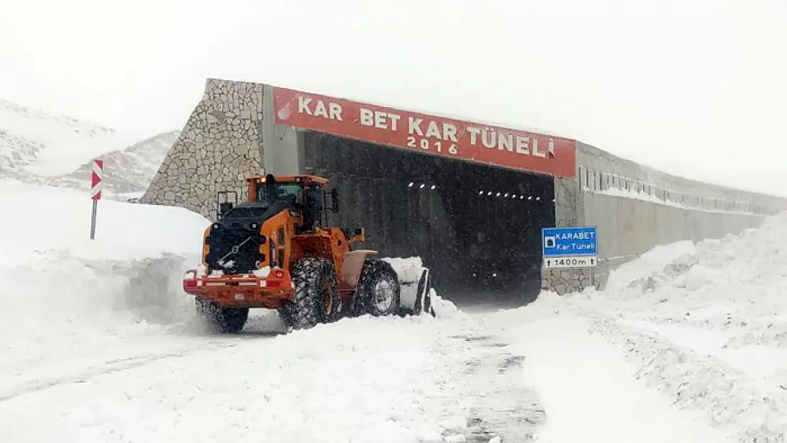 Van-Bahçesaray karayolu ulaşıma açıldı