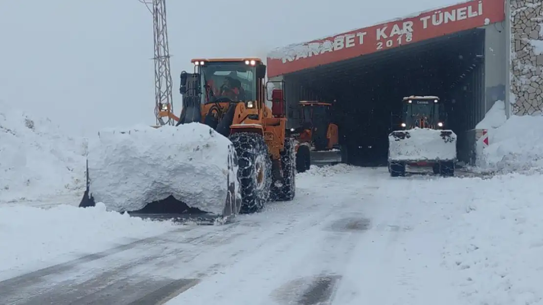 Van Bahçesaray yolu açıldı