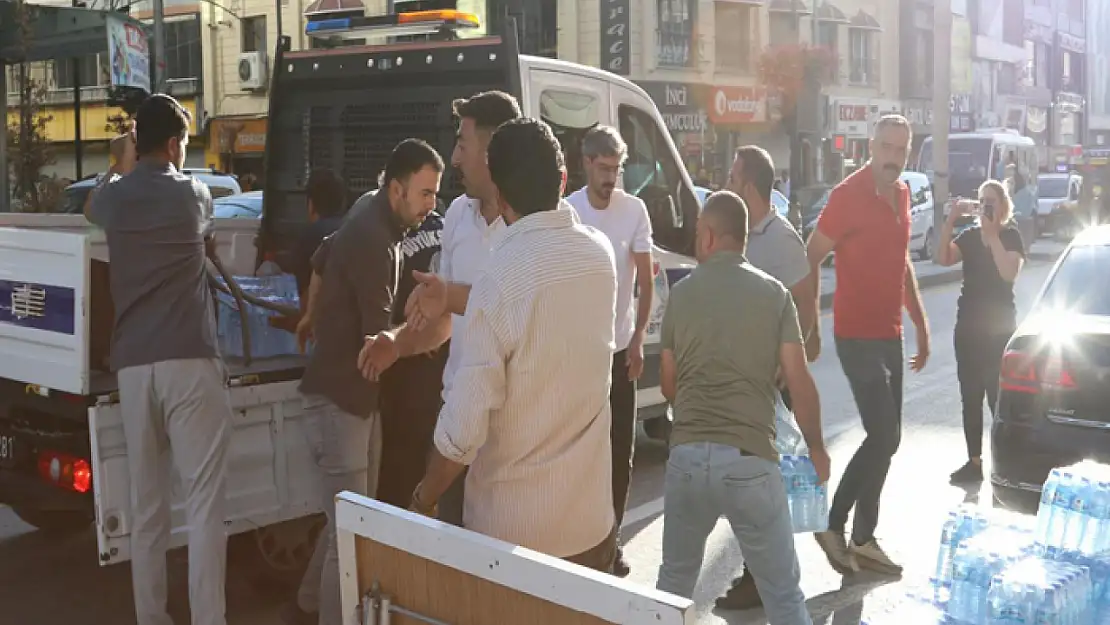 Van Büyükşehir Belediyesi kaldırım işgallerine geçit vermiyor