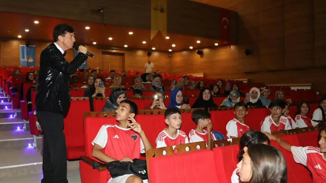 Van Büyükşehir Belediyesi 'Meddah'lık geleneğini sürdürüyor