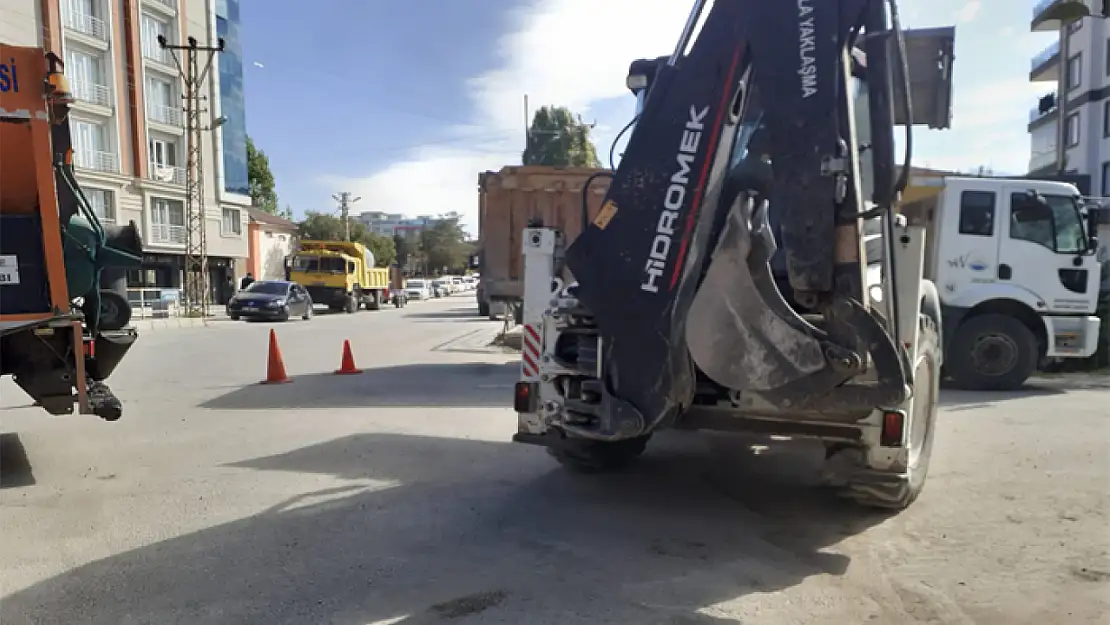 Van Büyükşehir Belediyesi'nden Halilağa Mahallesi'nde yol bakım onarım çalışması