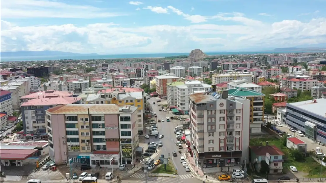 Van Büyükşehir Belediyesi Terzioğlu Caddesini yeniliyor