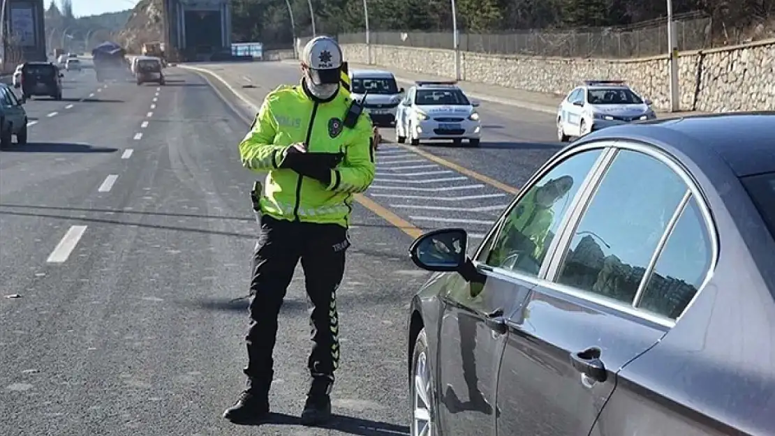 Van'da 102 araç trafikten men edildi