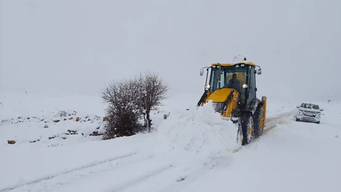 Van'da 124 yerleşim yerinin yolu ulaşıma kapandı