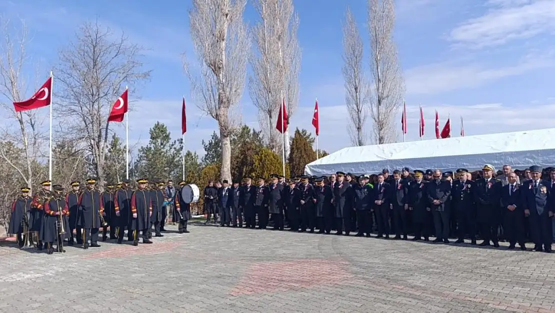 Van'da 18 Mart Şehitleri Anma Günü ve Çanakkale Zaferi'nin yıl dönümü