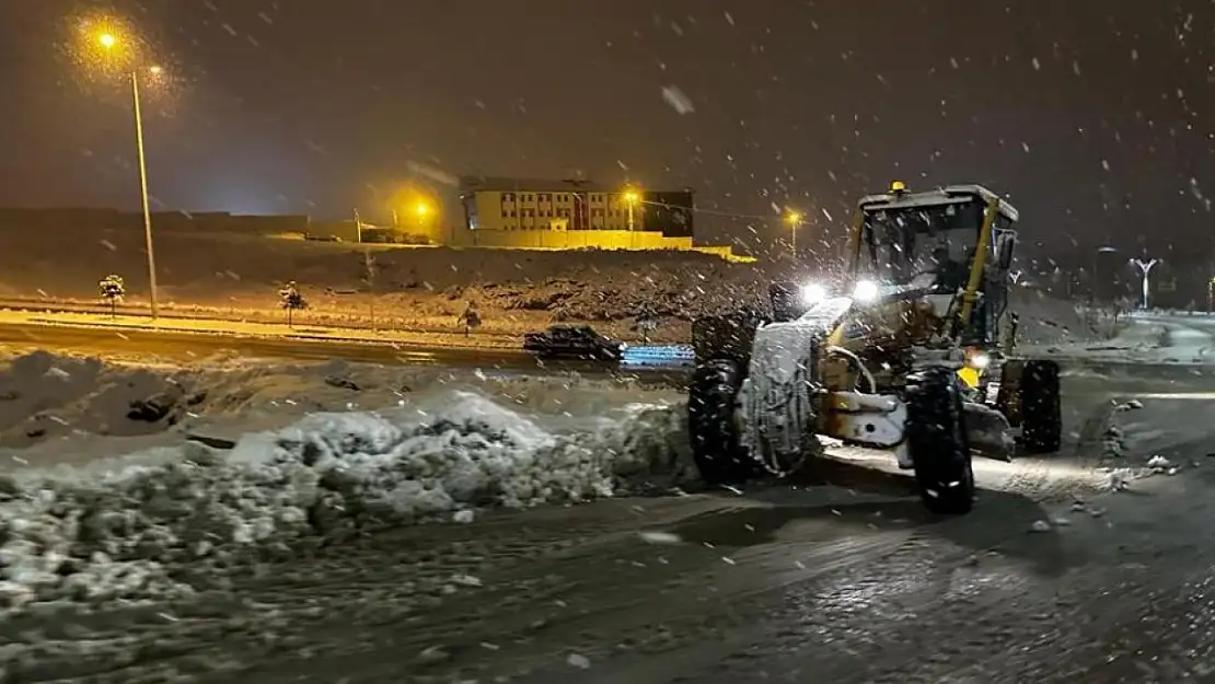 Van'da 201 yerleşim yerinin yolu kapandı