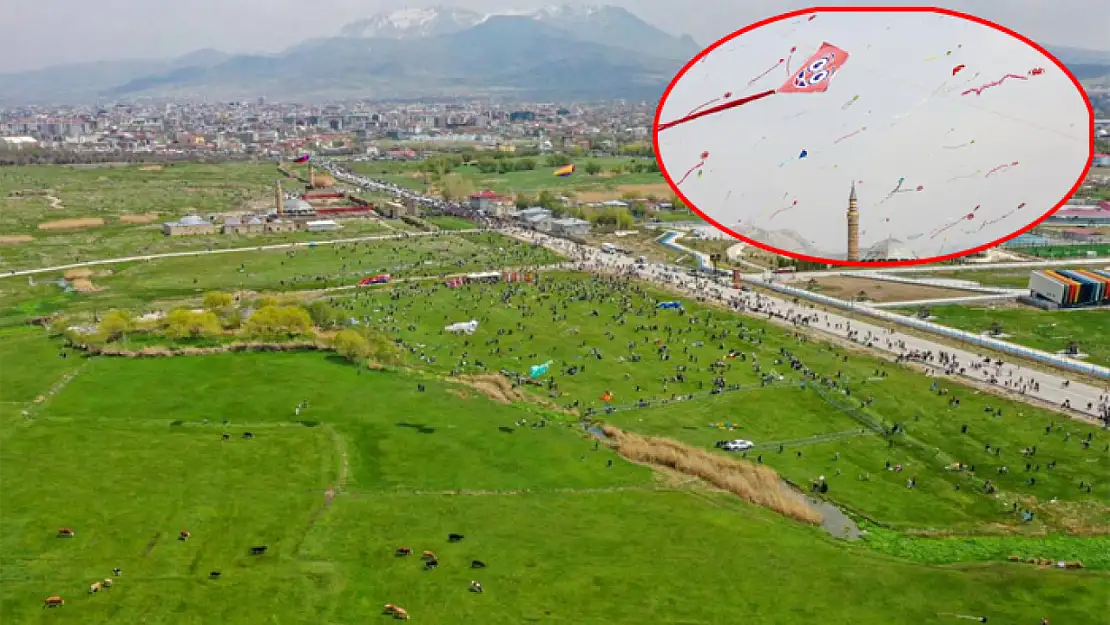 Van'da 23 Nisan'da gökyüzü çocukların uçurtmalarıyla şenlendi