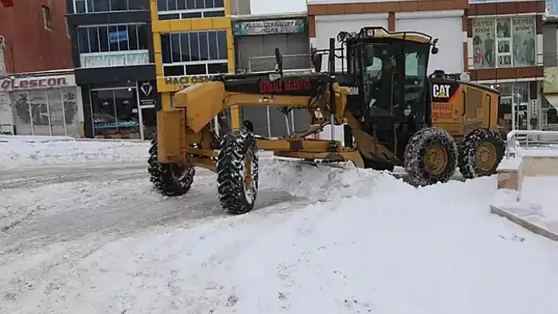 Van'da 235 yerleşim yerinin yolu ulaşıma kapandı