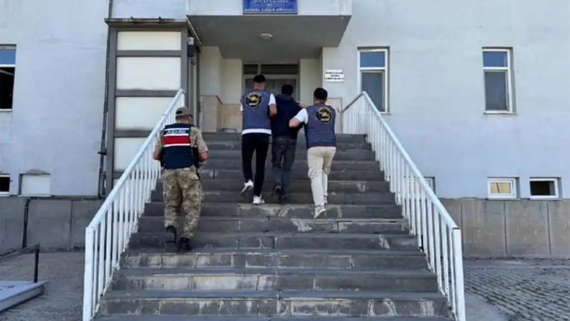 Van'da  24 kişi tutuklandı