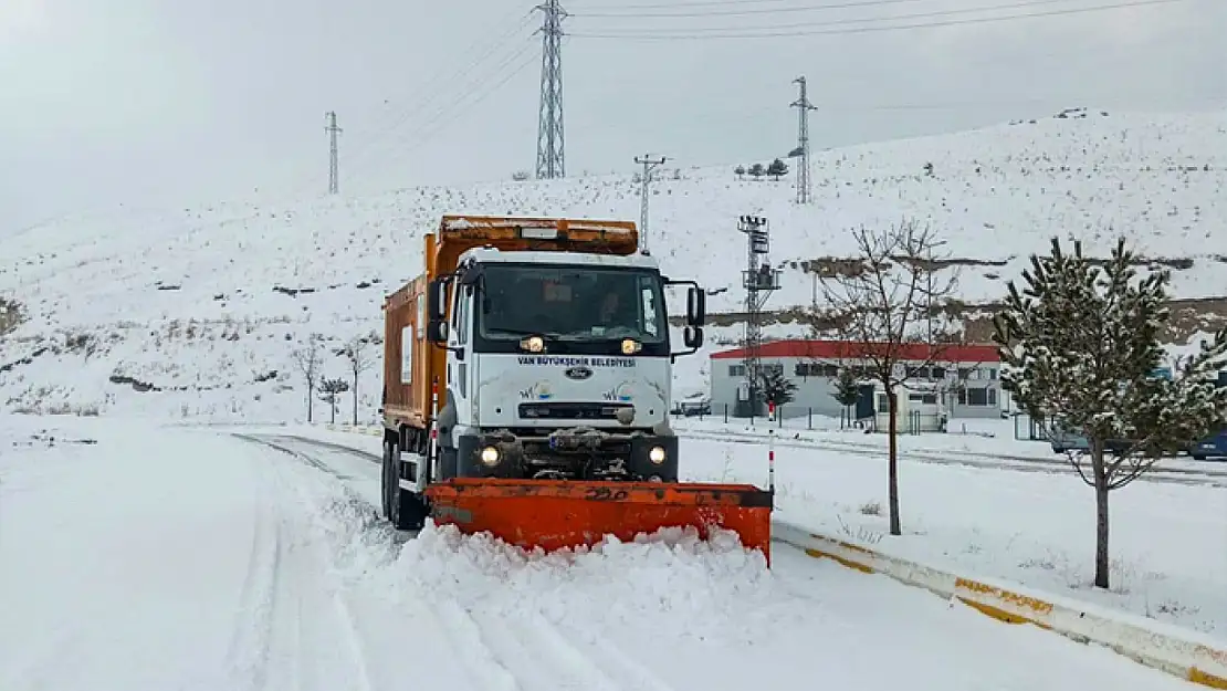 Van'da 255 yerleşim yerinin yolu ulaşıma kapandı