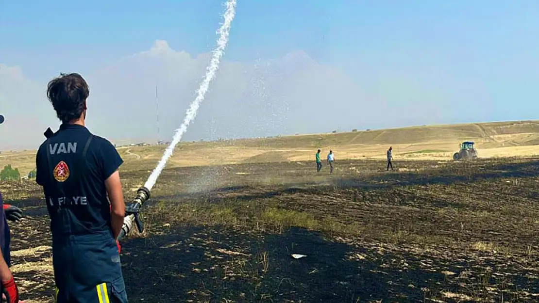 Van'da 4 ayrı noktada anız yangını