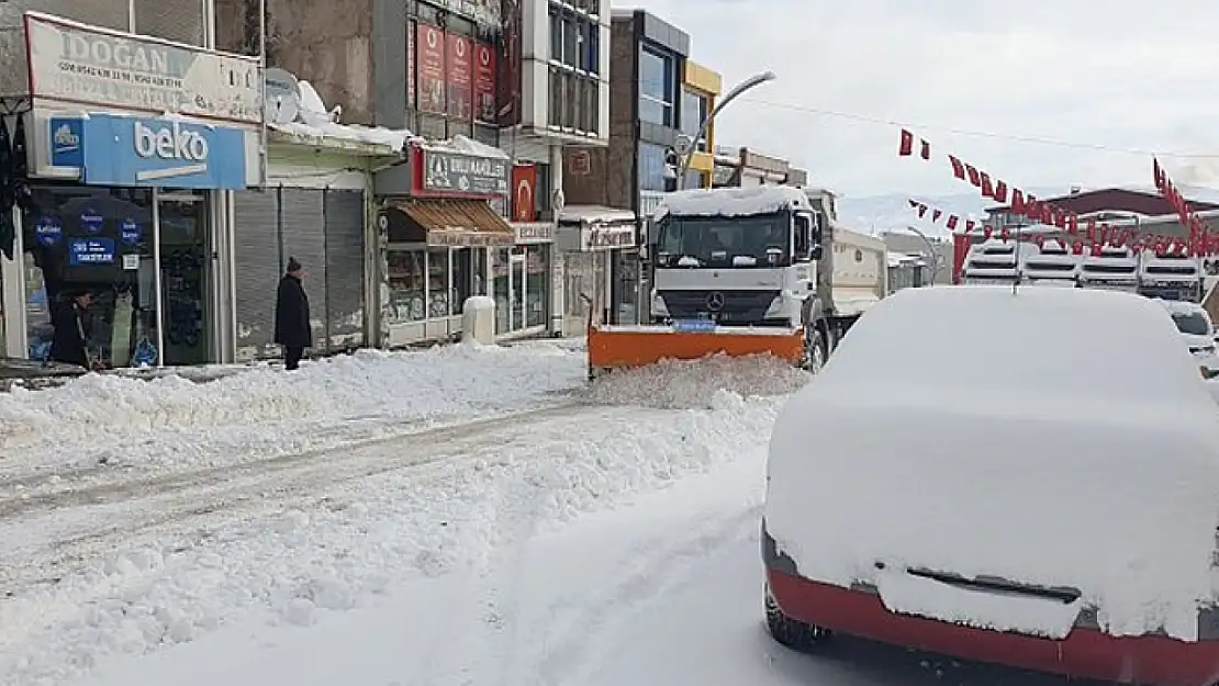 Van'da 493 yerleşim yerinin yolu ulaşıma kapandı